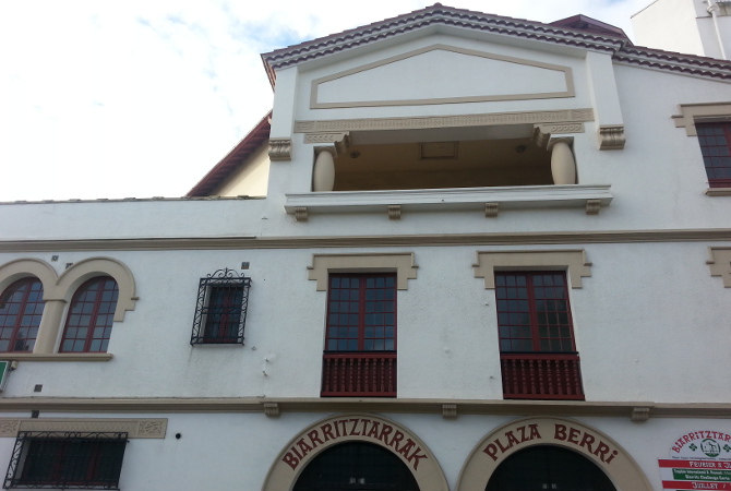 facade-plaza-berri